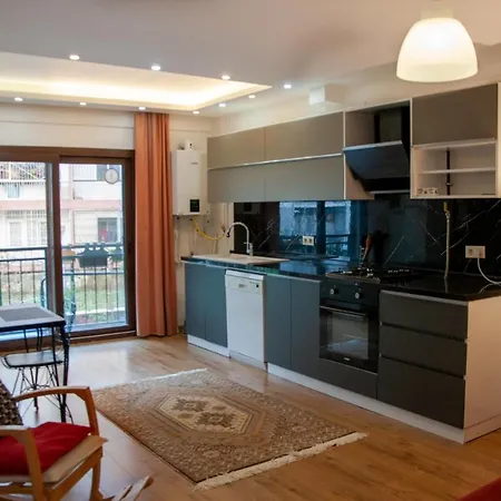 Lovely And Comfy Flat Near Sea In Karsiyaka Apartment